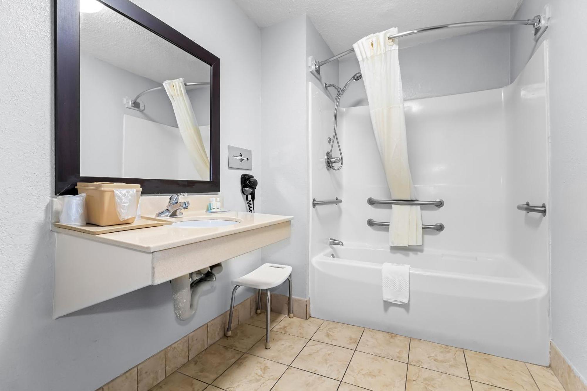 Quality Inn & Suites Florence Civic Center Extérieur photo